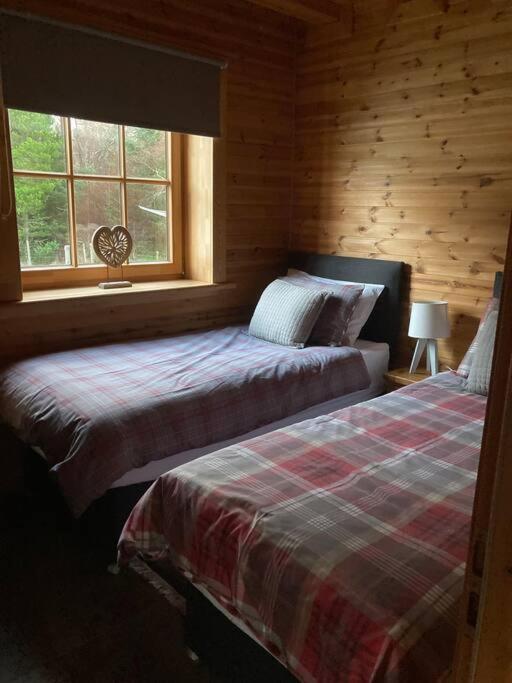 Red Squirrel Log Cabin With Hot Tub Keith Exterior photo