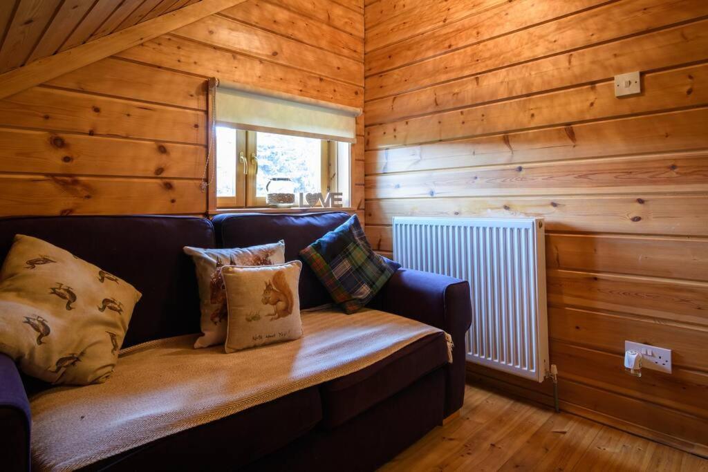 Red Squirrel Log Cabin With Hot Tub Keith Exterior photo