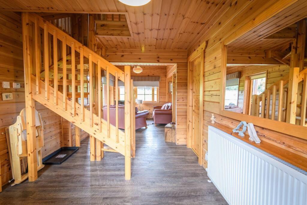 Red Squirrel Log Cabin With Hot Tub Keith Exterior photo