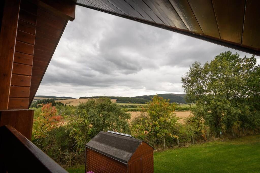 Red Squirrel Log Cabin With Hot Tub Keith Exterior photo