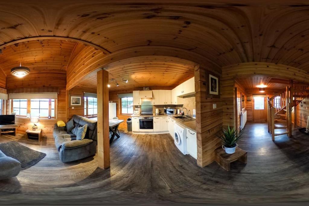 Red Squirrel Log Cabin With Hot Tub Keith Exterior photo